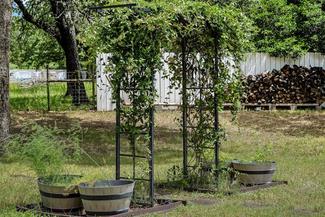 901 Windsor Lane, Springtown, TX 76082