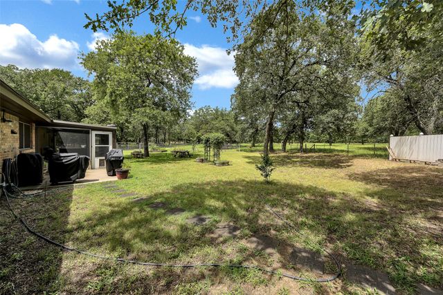 901 Windsor Lane, Springtown, TX 76082