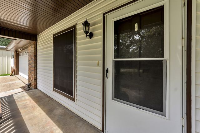 901 Windsor Lane, Springtown, TX 76082