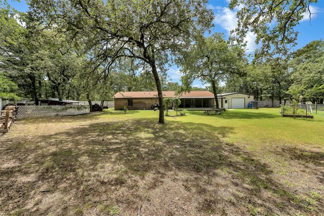 901 Windsor Lane, Springtown, TX 76082