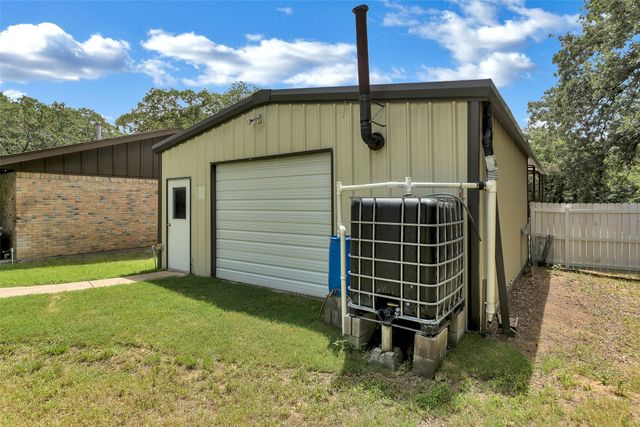 901 Windsor Lane, Springtown, TX 76082