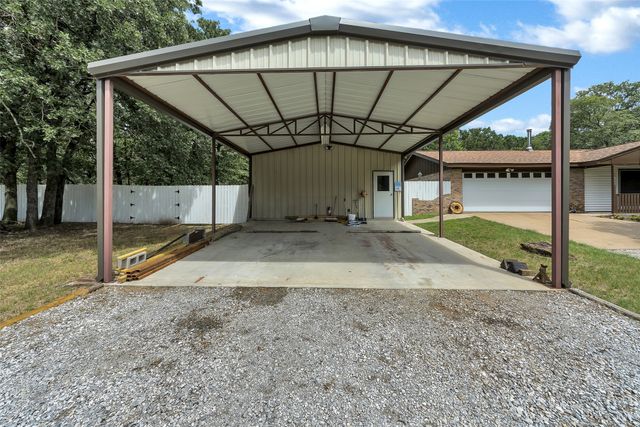 901 Windsor Lane, Springtown, TX 76082