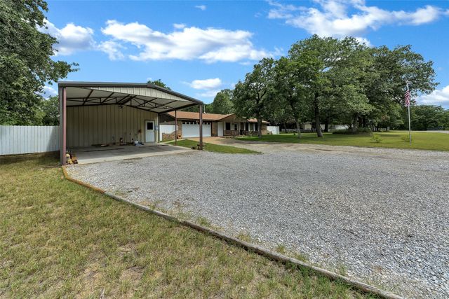 901 Windsor Lane, Springtown, TX 76082