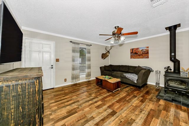 901 Windsor Lane, Springtown, TX 76082