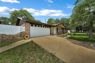 901 Windsor Lane, Springtown, TX 76082