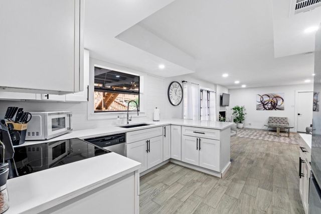 3520 Highland View DR, Austin, TX 78731