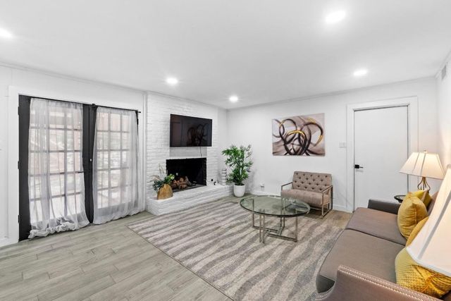 3520 Highland View DR, Austin, TX 78731