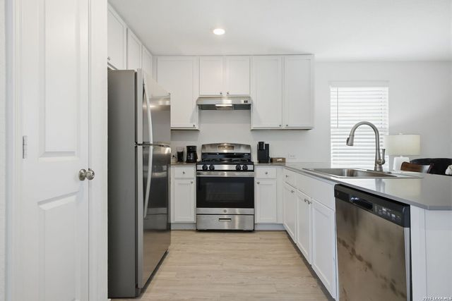 124 Wood Moss, Floresville, TX 78114