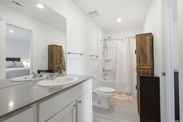 124 Wood Moss, Floresville, TX 78114