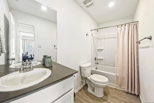 124 Wood Moss, Floresville, TX 78114