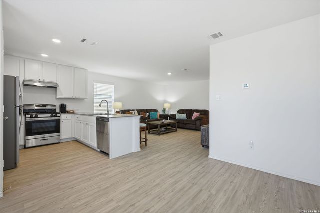 124 Wood Moss, Floresville, TX 78114