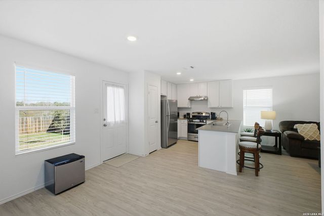 124 Wood Moss, Floresville, TX 78114