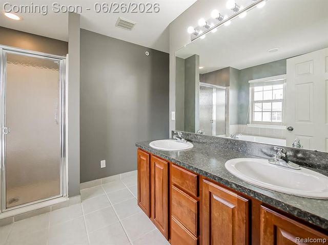 3231 Camden Drive, Troy, MI 48084