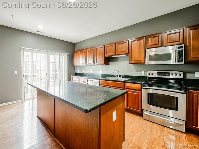 3231 Camden Drive, Troy, MI 48084