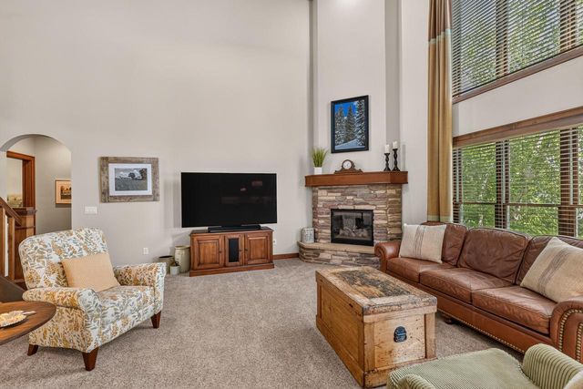 6622 N Kurey DRIVE, Appleton, WI 54913