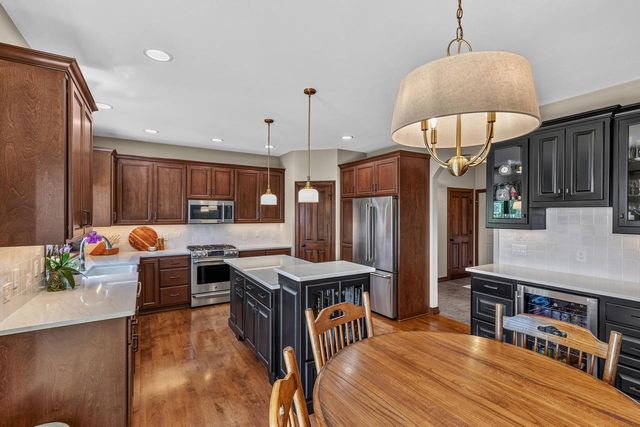 6622 N Kurey DRIVE, Appleton, WI 54913
