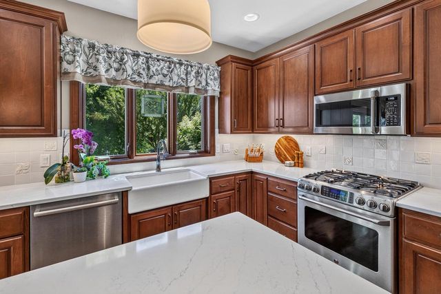 6622 N Kurey DRIVE, Appleton, WI 54913