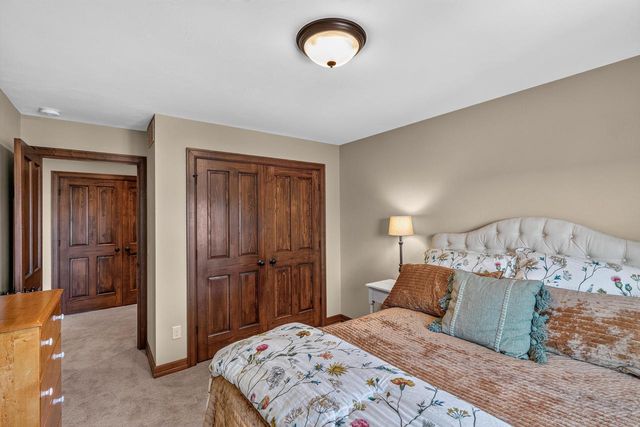 6622 N Kurey DRIVE, Appleton, WI 54913