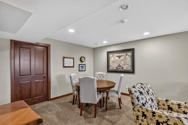 6622 N Kurey DRIVE, Appleton, WI 54913