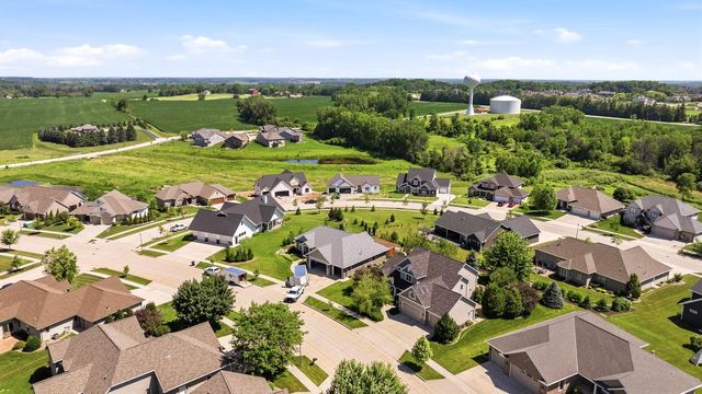 6622 N Kurey DRIVE, Appleton, WI 54913