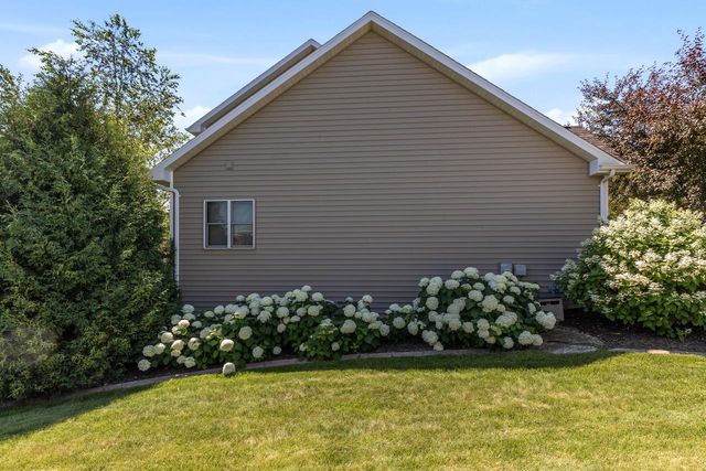 6622 N Kurey DRIVE, Appleton, WI 54913