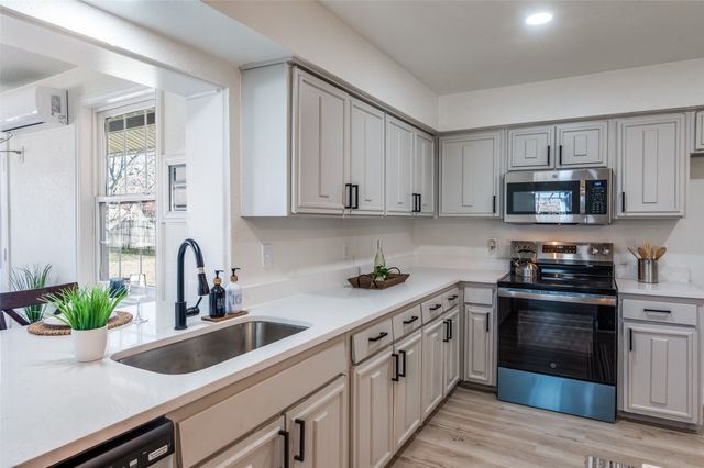 2800 Arcadia Lane, Carrollton, TX 75007