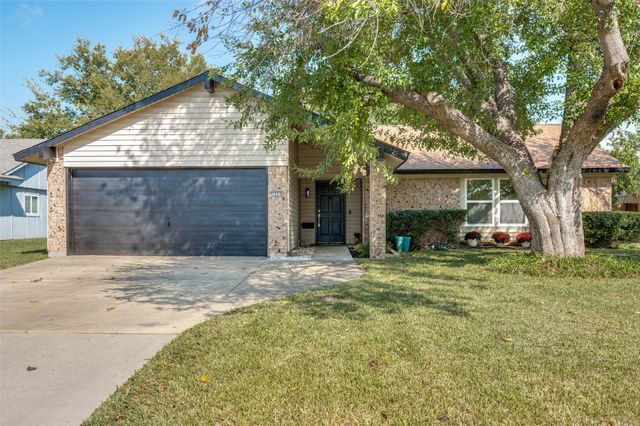 2800 Arcadia Lane, Carrollton, TX 75007