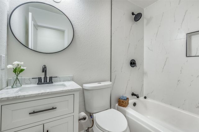 2800 Arcadia Lane, Carrollton, TX 75007