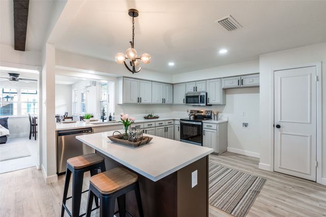 2800 Arcadia Lane, Carrollton, TX 75007