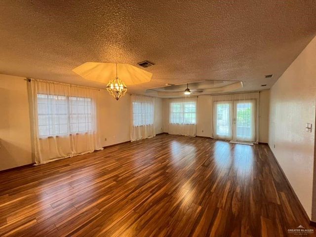 812 Santa Anna Drive, Alamo, TX 78516