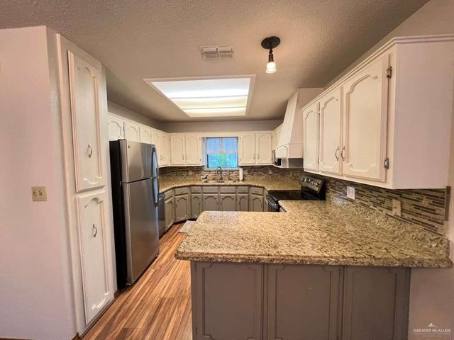 812 Santa Anna Drive, Alamo, TX 78516