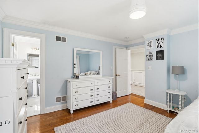 87 4th Street, Garden City, NY 11530