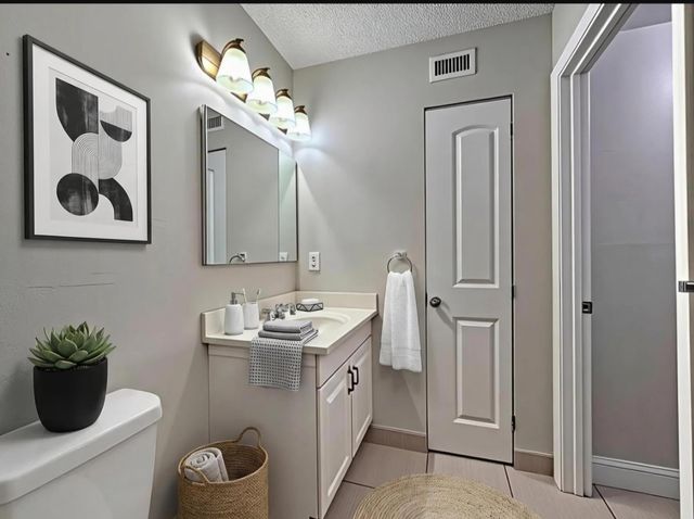 631 Lyons Road 12204, Coconut Creek, FL 33063