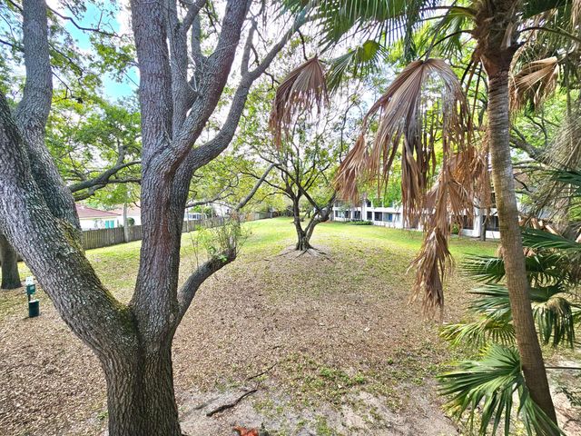 631 Lyons Road 12204, Coconut Creek, FL 33063