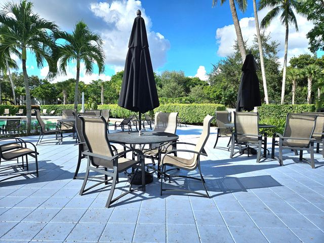 631 Lyons Road 12204, Coconut Creek, FL 33063