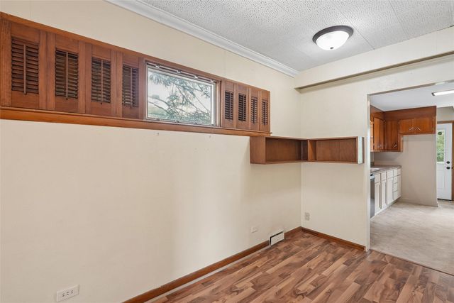 2744 E Douglas Avenue, Des Moines, IA 50317