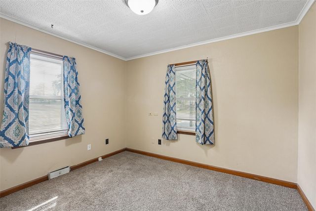 2744 E Douglas Avenue, Des Moines, IA 50317