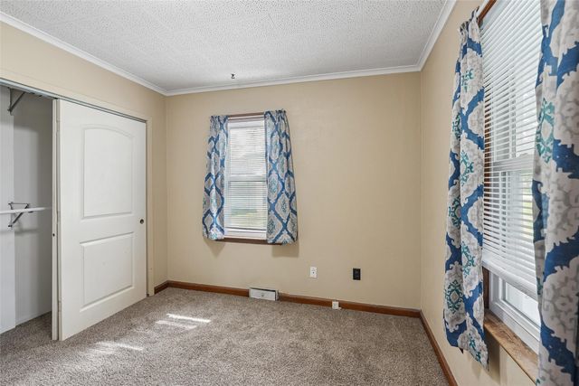 2744 E Douglas Avenue, Des Moines, IA 50317