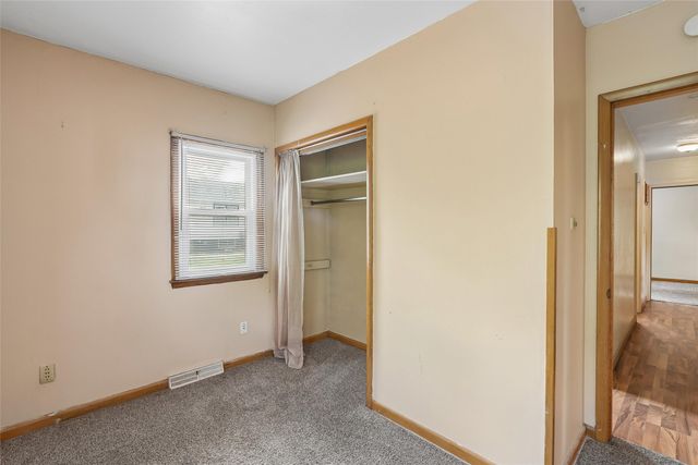 2744 E Douglas Avenue, Des Moines, IA 50317