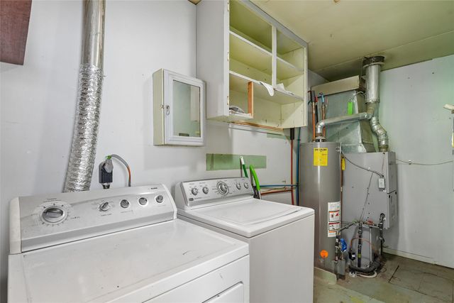 2744 E Douglas Avenue, Des Moines, IA 50317