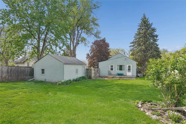 2744 E Douglas Avenue, Des Moines, IA 50317