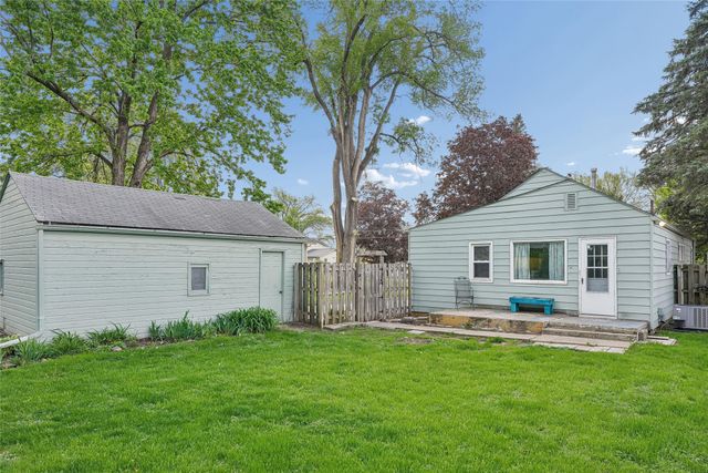 2744 E Douglas Avenue, Des Moines, IA 50317