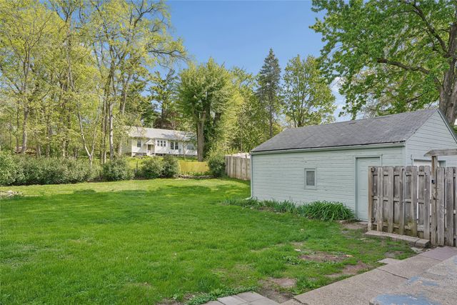 2744 E Douglas Avenue, Des Moines, IA 50317