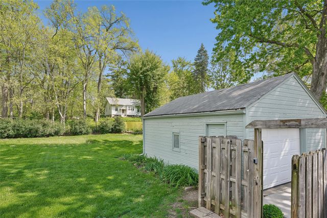 2744 E Douglas Avenue, Des Moines, IA 50317