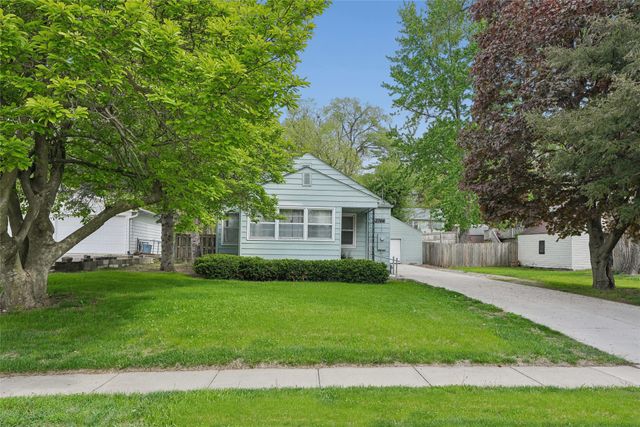 2744 E Douglas Avenue, Des Moines, IA 50317