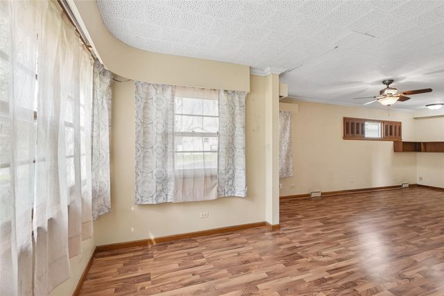 2744 E Douglas Avenue, Des Moines, IA 50317