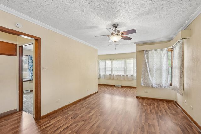 2744 E Douglas Avenue, Des Moines, IA 50317
