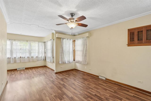 2744 E Douglas Avenue, Des Moines, IA 50317