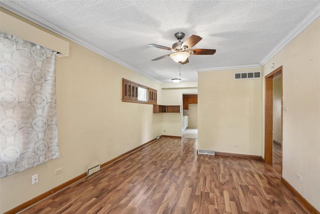 2744 E Douglas Avenue, Des Moines, IA 50317