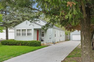 2744 E Douglas Avenue, Des Moines, IA 50317